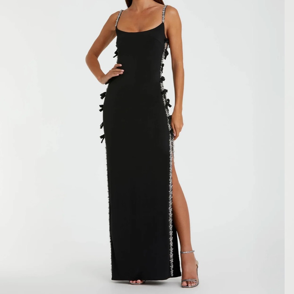 NWT Mac Duggal Black Thin Strap Jersey Gown With Bow Details